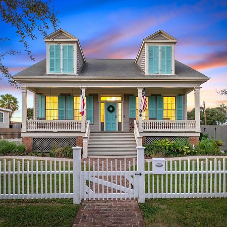 Historic 1871 Coastal Breeze With Heated Pool - Restoring Galveston Villa Kültér fotó
