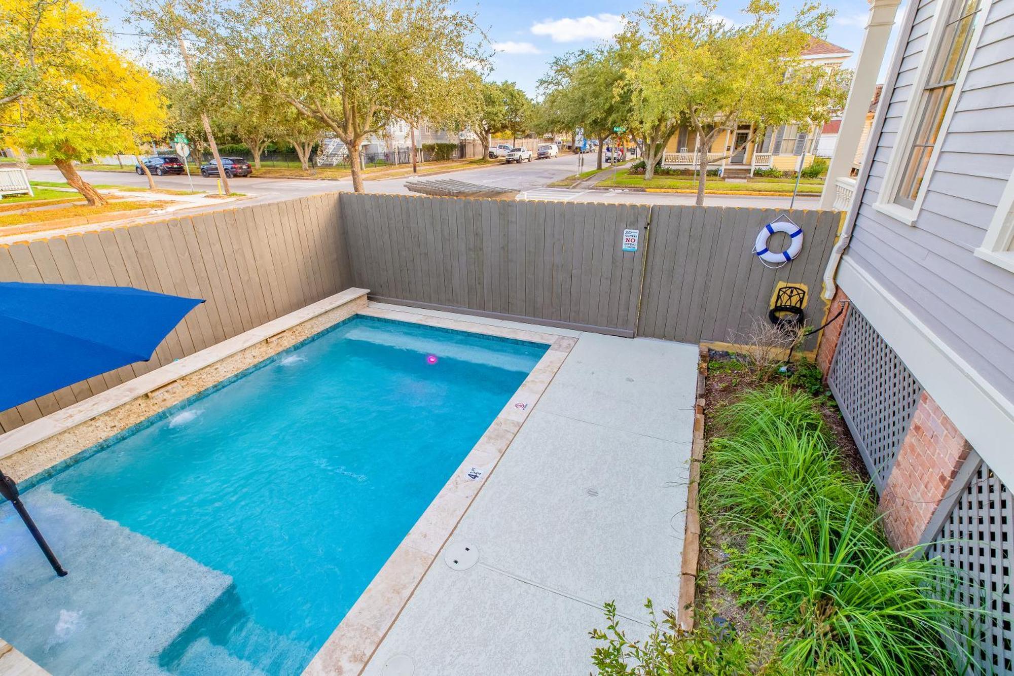 Historic 1871 Coastal Breeze With Heated Pool - Restoring Galveston Villa Kültér fotó
