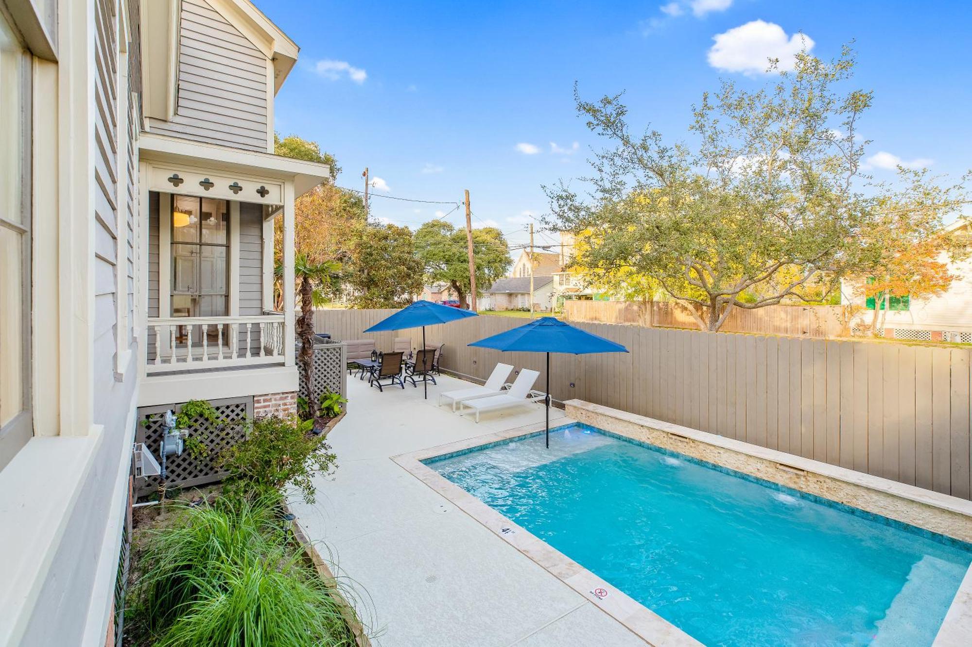 Historic 1871 Coastal Breeze With Heated Pool - Restoring Galveston Villa Kültér fotó