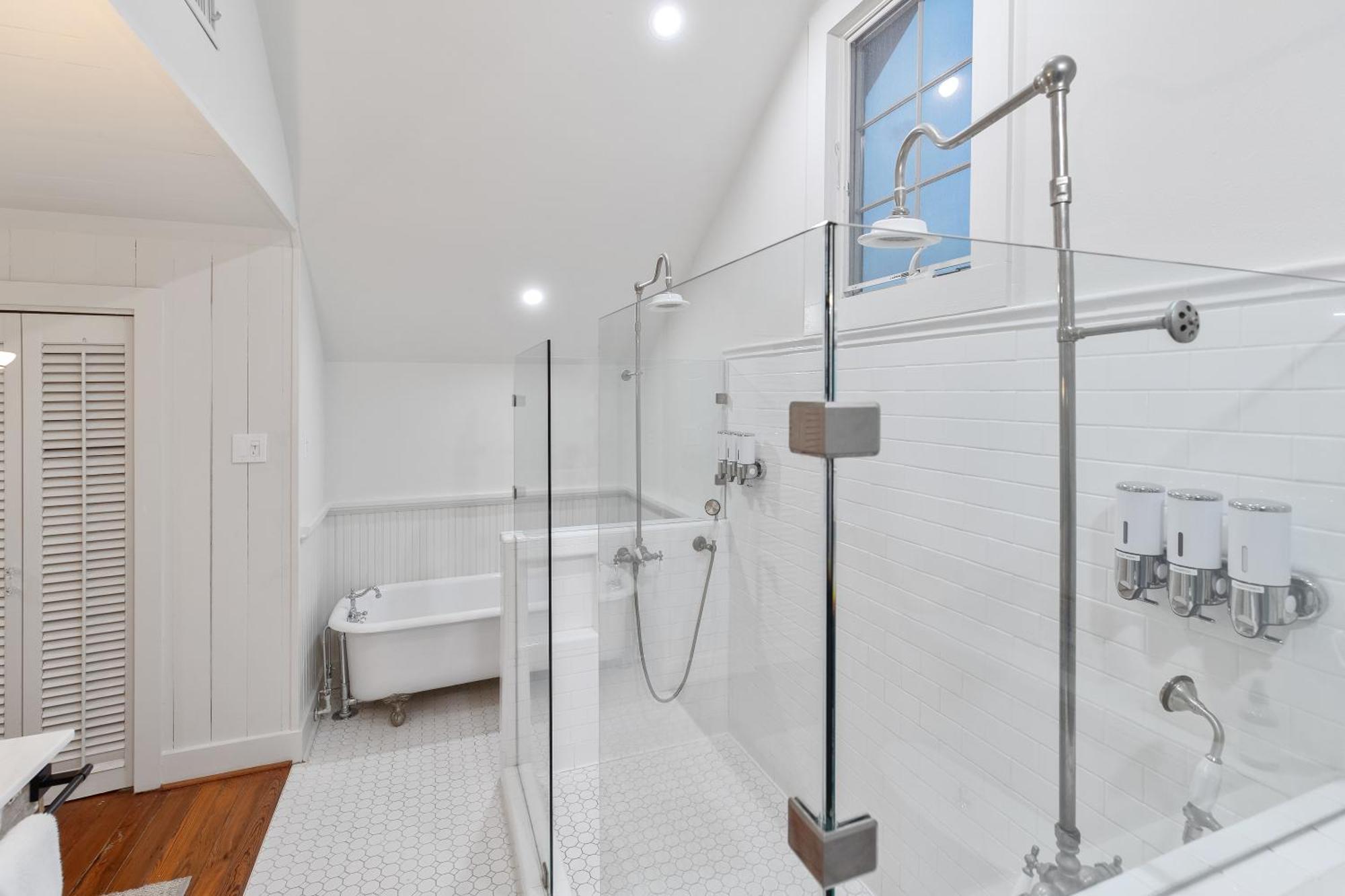 Historic 1871 Coastal Breeze With Heated Pool - Restoring Galveston Villa Kültér fotó