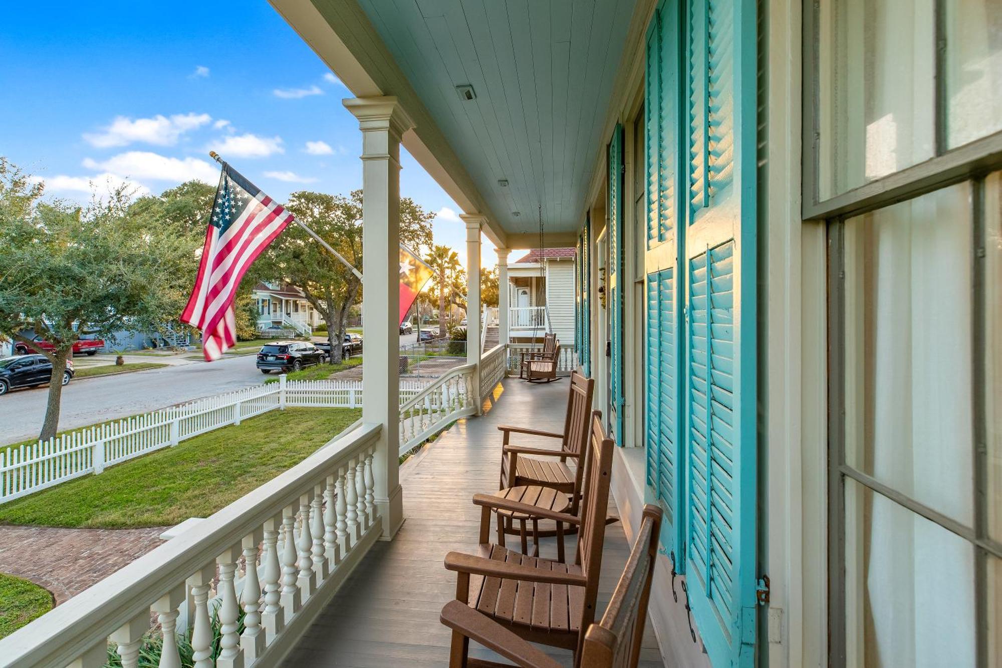 Historic 1871 Coastal Breeze With Heated Pool - Restoring Galveston Villa Kültér fotó